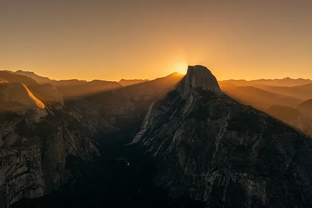 montagne au coucher du soleil